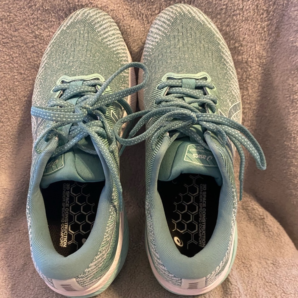 Women’s ASICS size 8